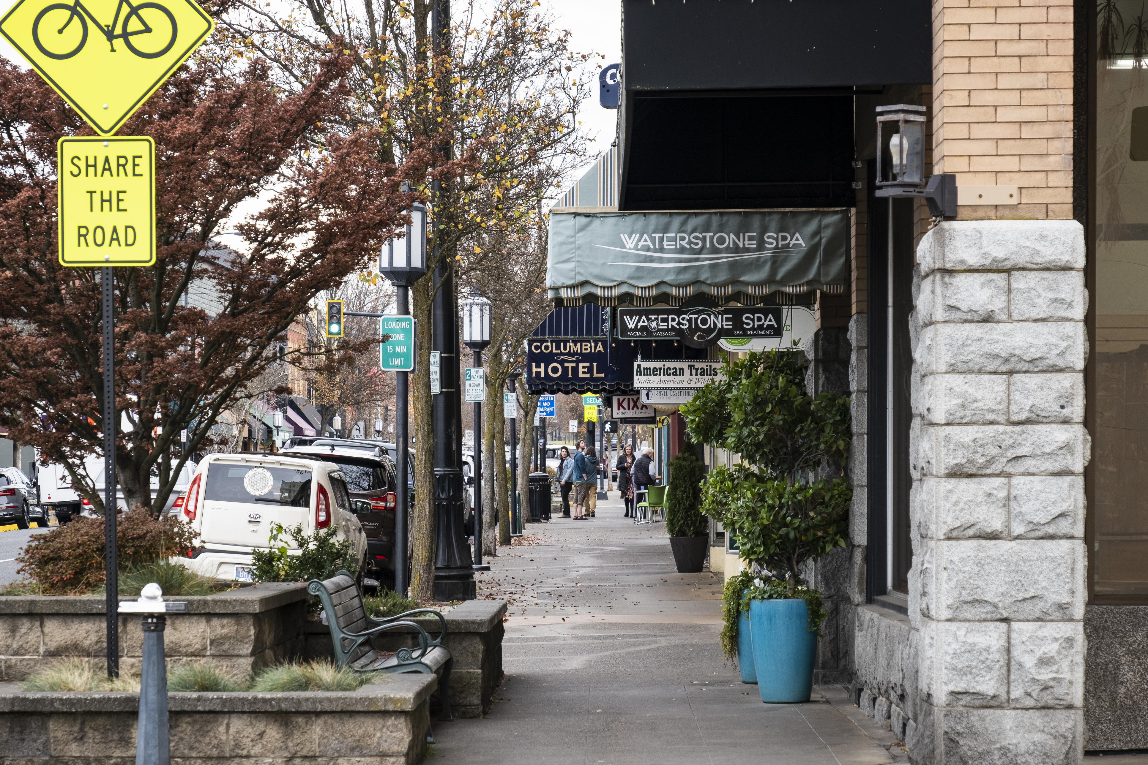 sidewalk in Ashlad, Orgegon beside commercial properties