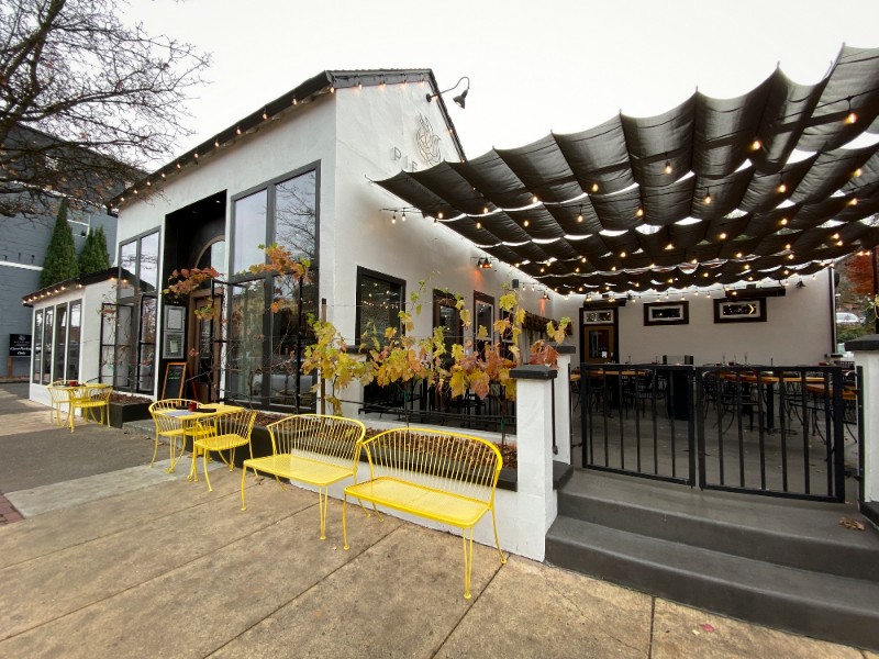 Italian restaurant facade in ashland oregon 